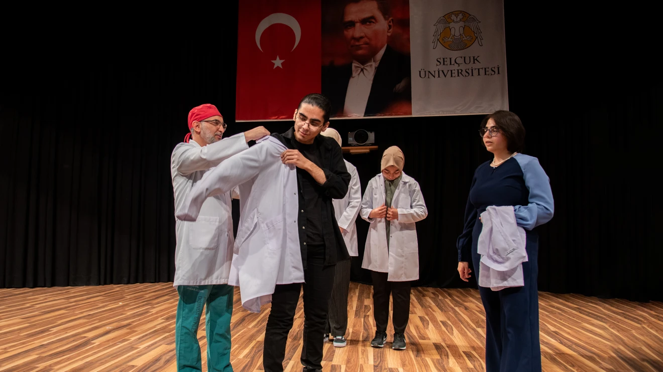 Geleceğin hekimleri, mesleğe ilk adımlarını attı